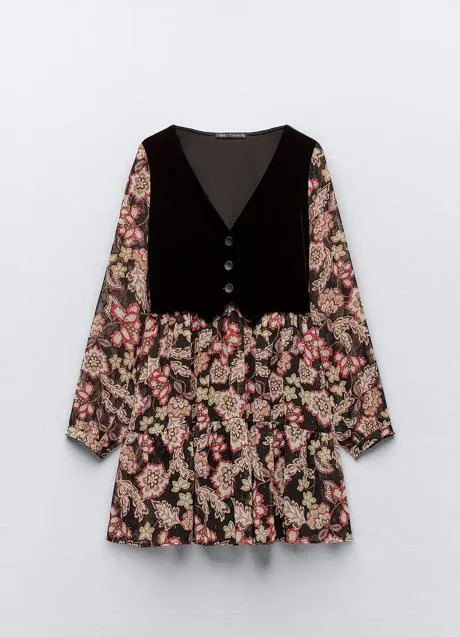 Vestido con chaleco de Zara (35,99 euros)