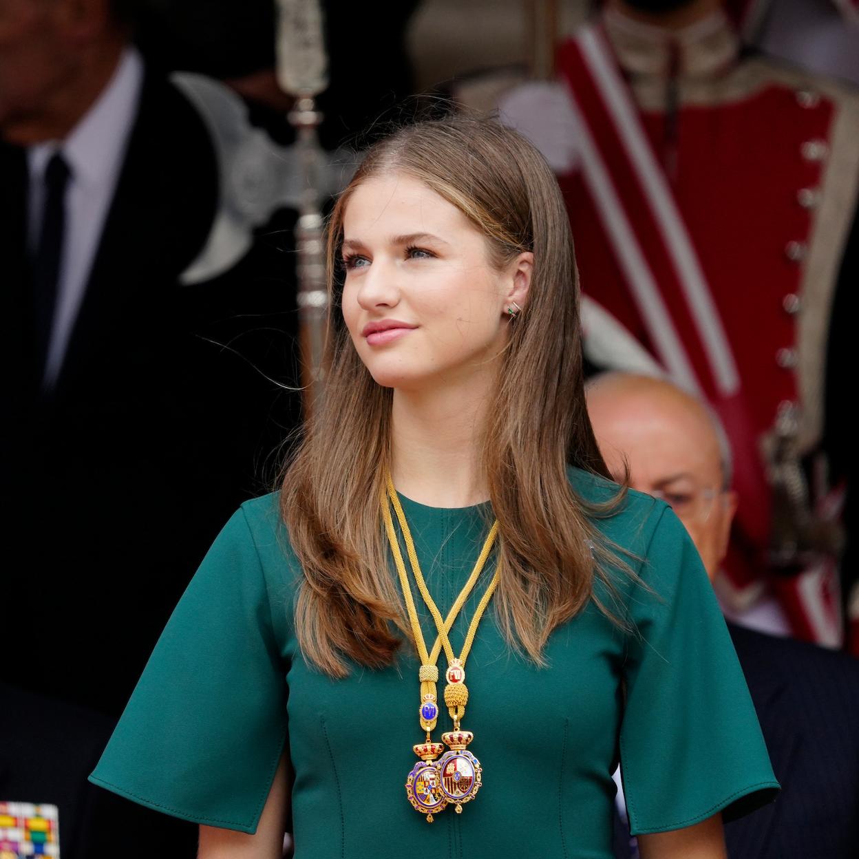 Leonor lució las medallas del Congreso y el Senado en la Apertura Solemne de la XV Legislatura en las Cortes. /LIMITED PICTURES