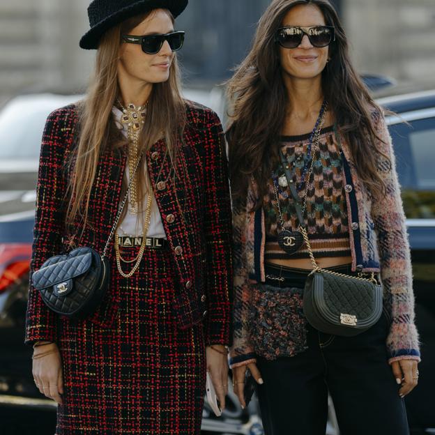 Looks de street style con chaquetas de punto.