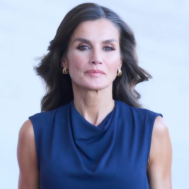 Los 12 ejercicios de fuerza para tener un cuerpo tonificado y definido a los 50 como la reina Letizia