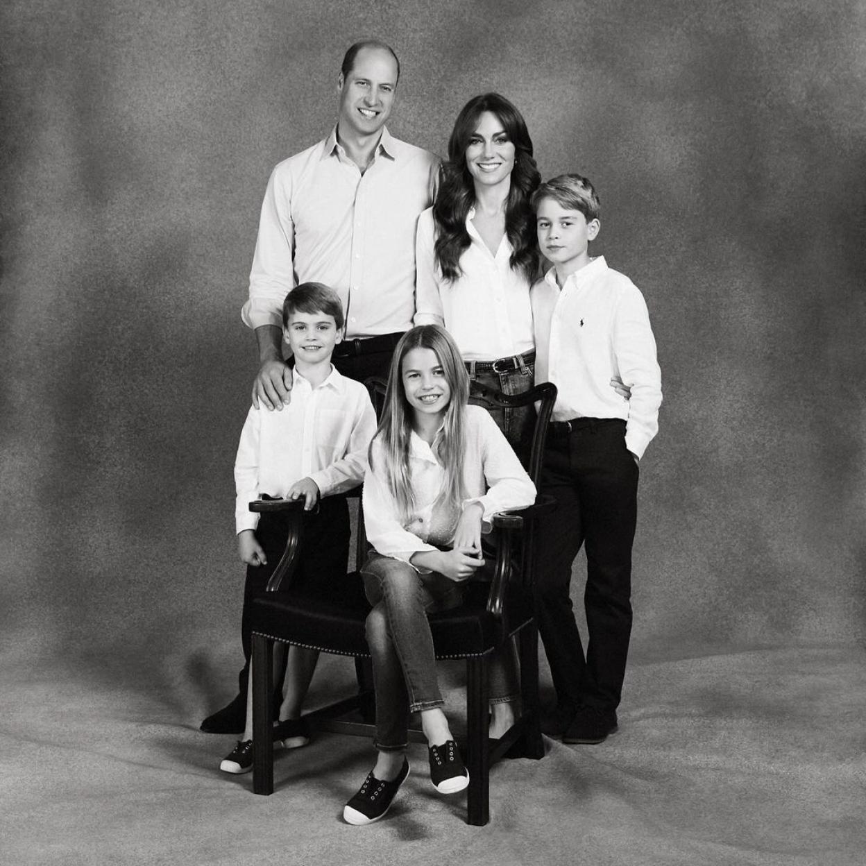 Los príncipes de Gales han posado junto a sus hijos, los príncipes Jorge, Carlota y Luis./INSTAGRAM