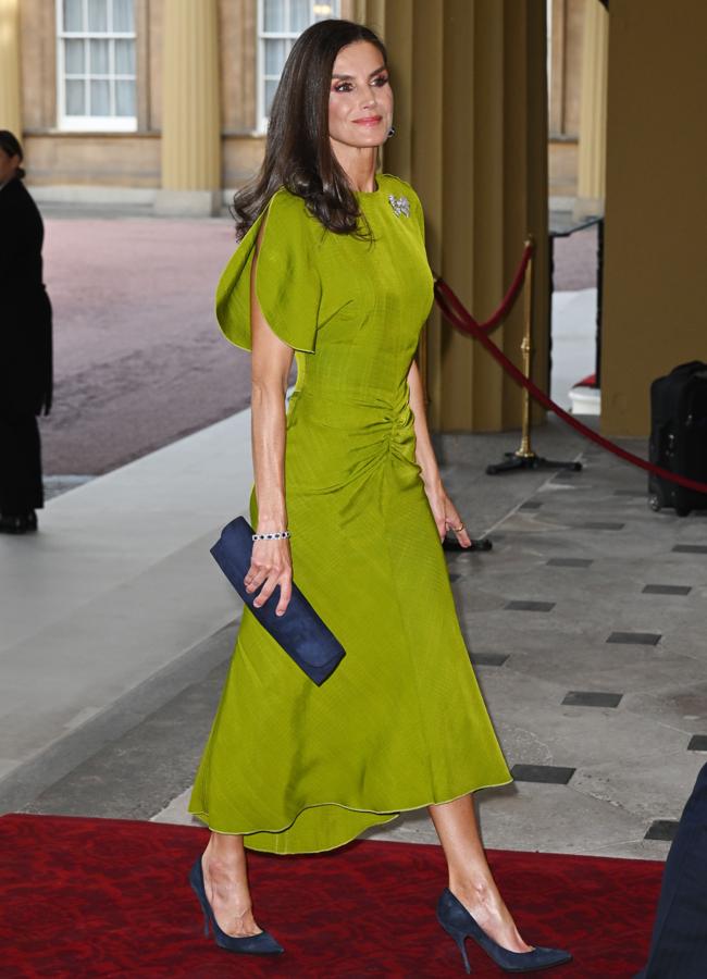 La reina Letizia con un vestido verde. / GTRES