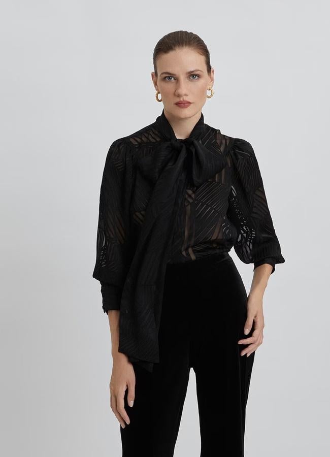 Blusa con transparencias de Simorra, 198 euros.