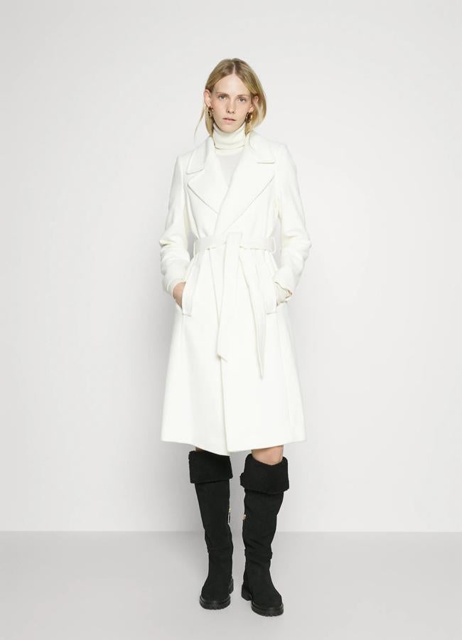 Abrigo blanco de lana de Ralph Lauren, 305 euros.