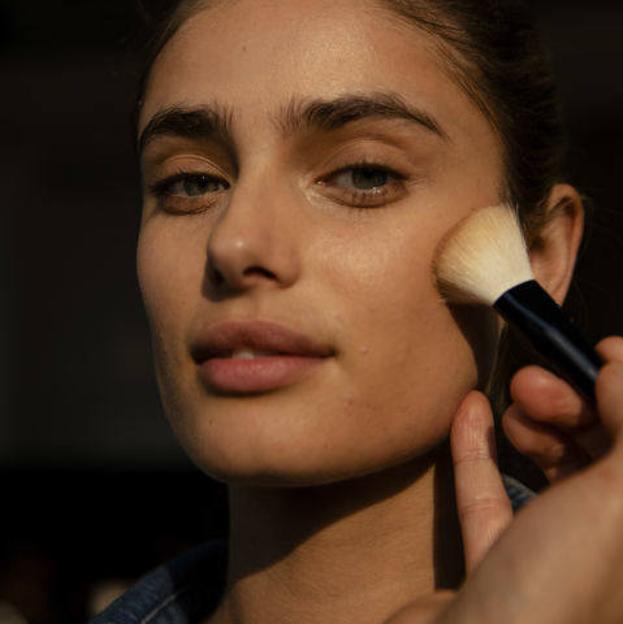 Los mejores polvos compactos de 2025 para un maquillaje perfecto que dura todo el día