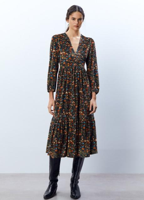 Vestido de terciopelo estampado de Sfera (29,99 euros)