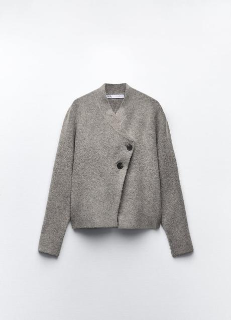 Chaqueta cruzada de Zara (35,99 euros)