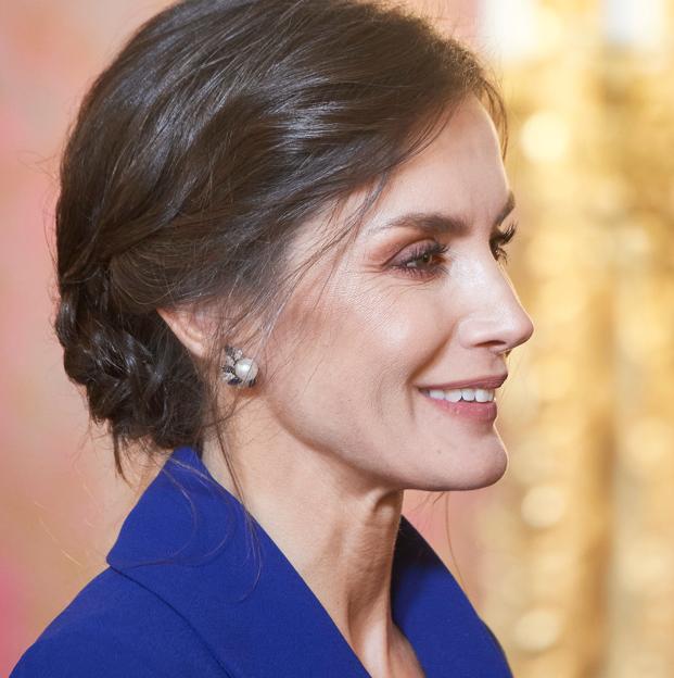 La reina Letizia con los pendientes de la reina María de las Mercedes.