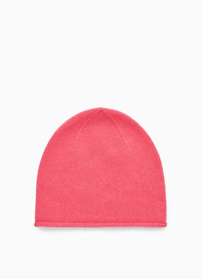 Gorro de cashmere en fucsia de COS.