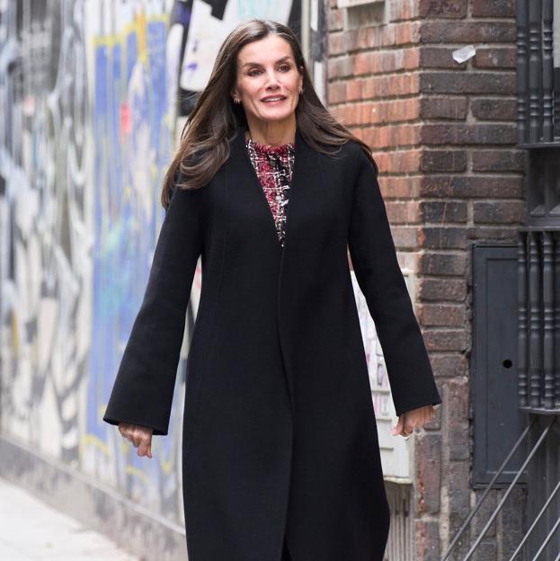 La reina Letizia con un look con bailarinas.