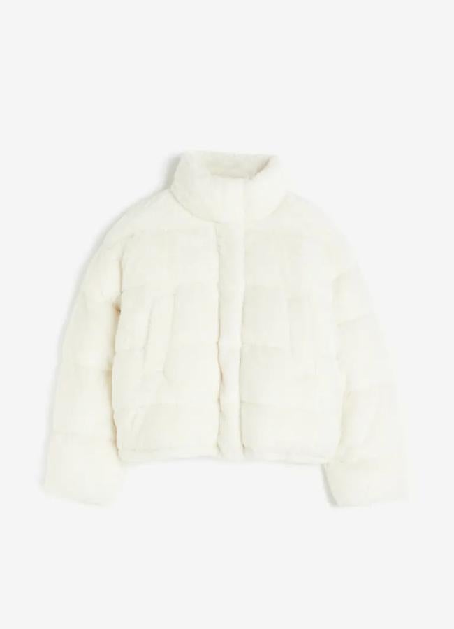 Abrigo puffy de H&M, 27,99 euros.