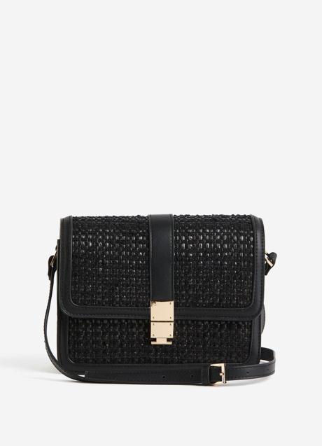 Bolso negro de H&M (29,99 euros)