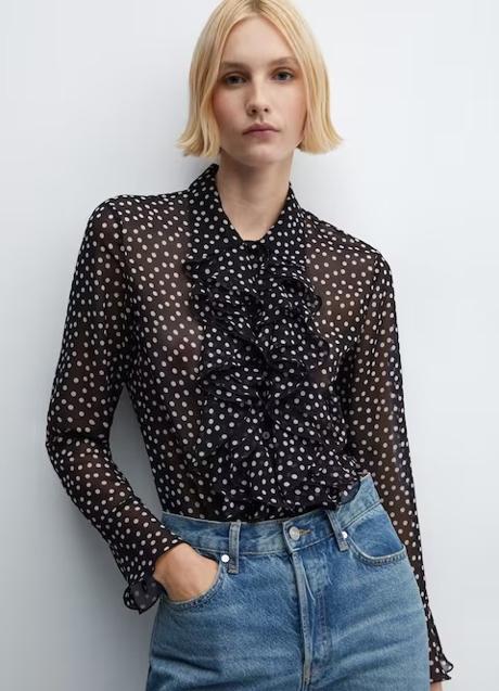 Camisa con estampado de lunares de Mango (35,99 euros)