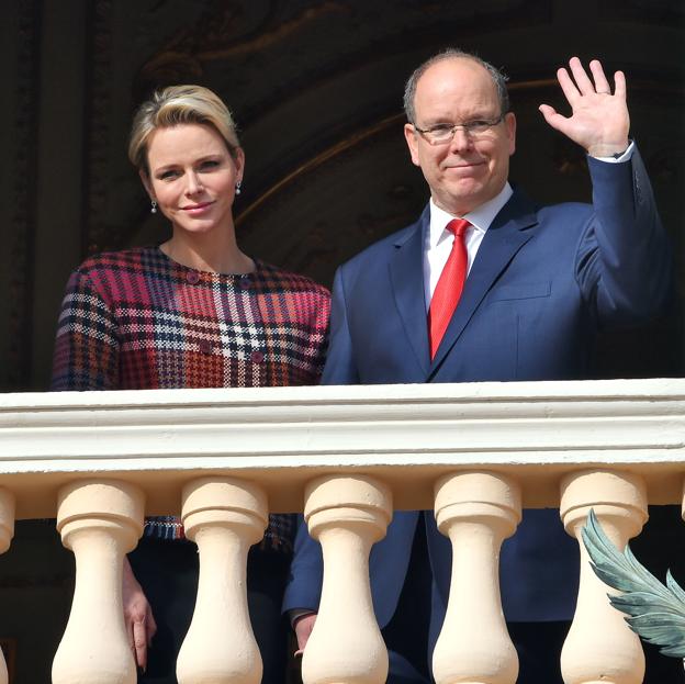 Charlène y Alberto de Mónaco en el tradicional saludo de la fiesta de Santa Devota de 2018.