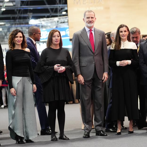 Los reyes en Fitur con Isabel Díaz Ayuso y Francina Armengol.