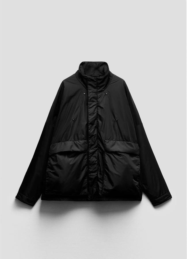 Parka acolchada de edición limitada con tejido Loopamid de Zara.