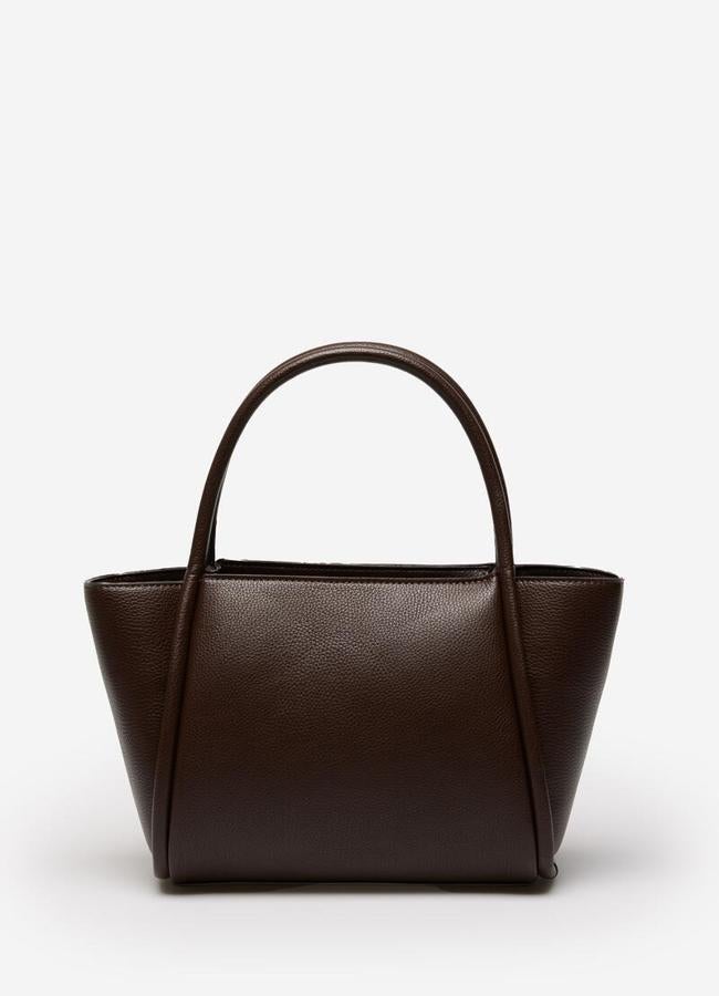 Shopper de color marrón chocolate de Cortefiel, 19,99 euros.