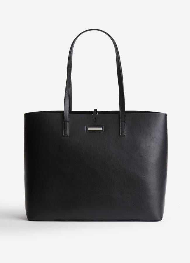 Shopper negro de H&M, 19,99 euros.