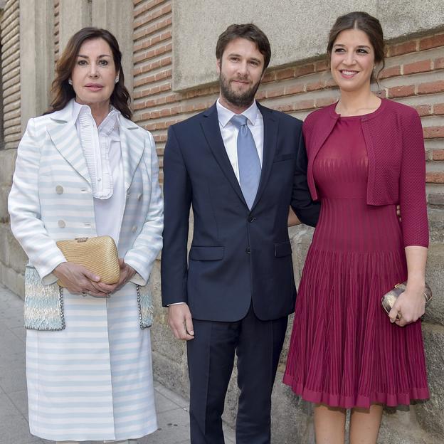 Carmen Marínez Bordiú, junto a Cynthia Rossi y su marido, Benjamin Rouget. 