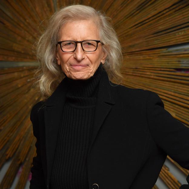 La fascinante vida de Annie Leibovitz, la fotógrafa que retrató ayer a Letizia: madre a los 50, su relación con Susan Sontag y al borde de la ruina