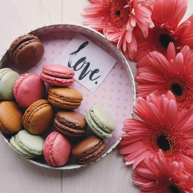 En San Valentín el amor se puede declarar con clásicos como las flores o creaciones pasteleras inolvidables. 