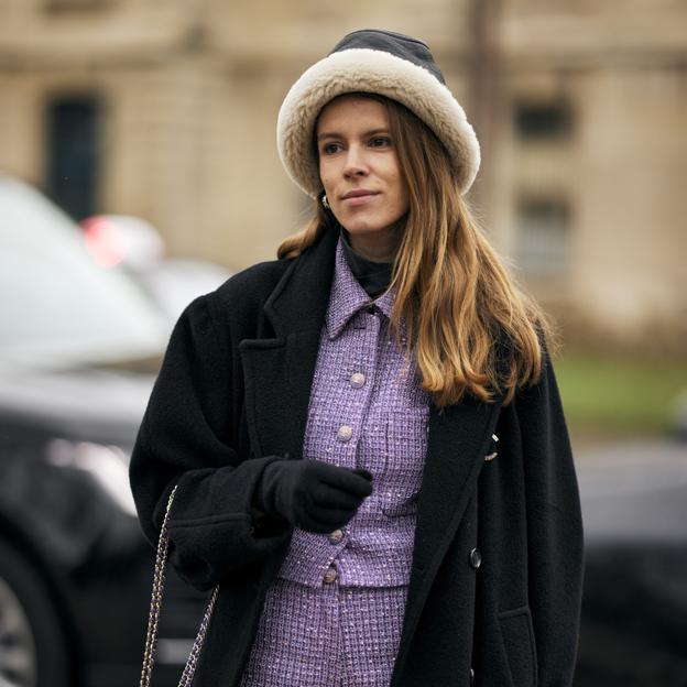 Mujer con sombrero de borreguito