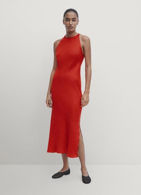 Vestido rojo de Massimo Dutti (79,99 euros)