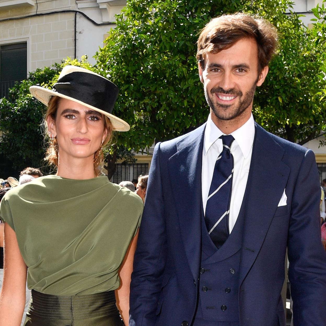 Enrique Solís junto a Alejandra Dominguez en la boda de Claudia Osborne./GTRES