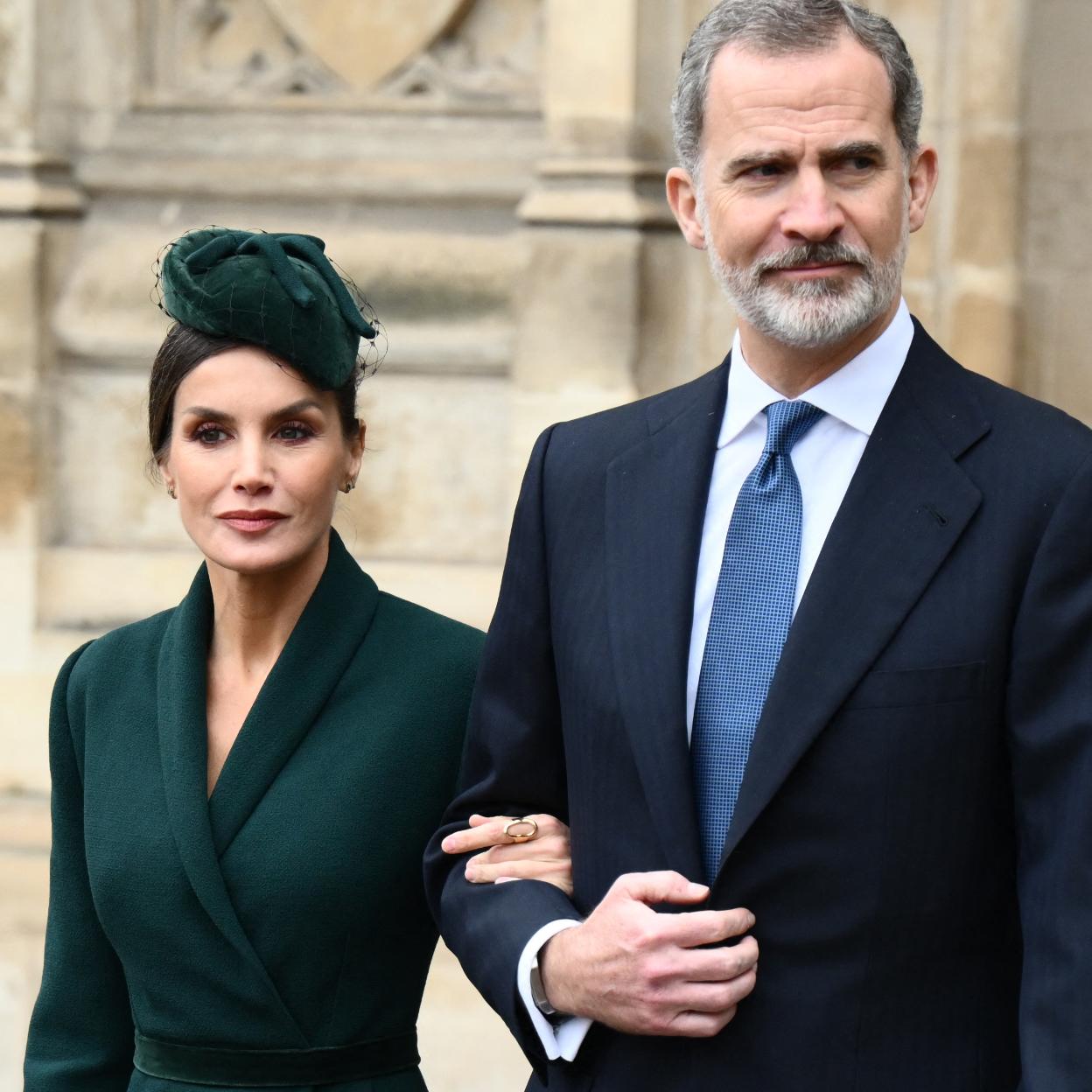 Los reyes Felipe y Letizia, a su llegada a la capilla de San Jorge del castillo de Windsor en marzo de 2022. Se celebraba la misa en recuerdo de Felipe de Edimburgo. /GETTY IMAGES