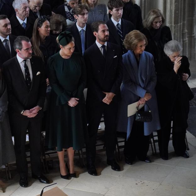 La reina Sofía junto a su hermana Irene y el resto de la familia de Constantino de Grecia.