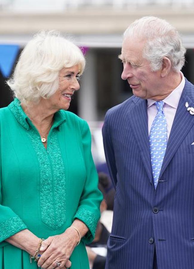 Camilla Parker Bowles y Carlos III. Foto: Gtres.