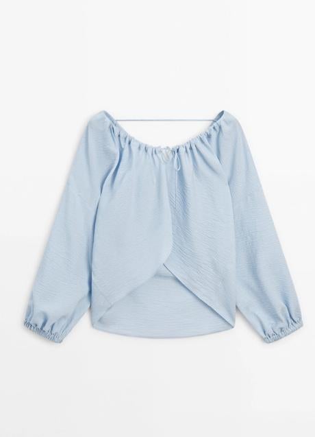 Blusa azul de Massimo Dutti (59,95 euros euros)