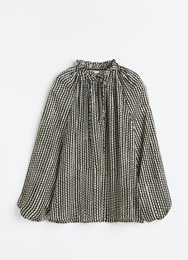 Blusa en tejido crepé con volantes de H&M, 19,99 euros.