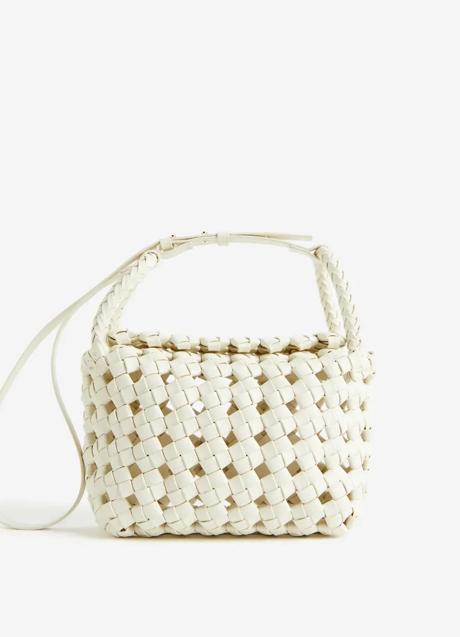 Bolso calado de H&M (49,99 euros euros)