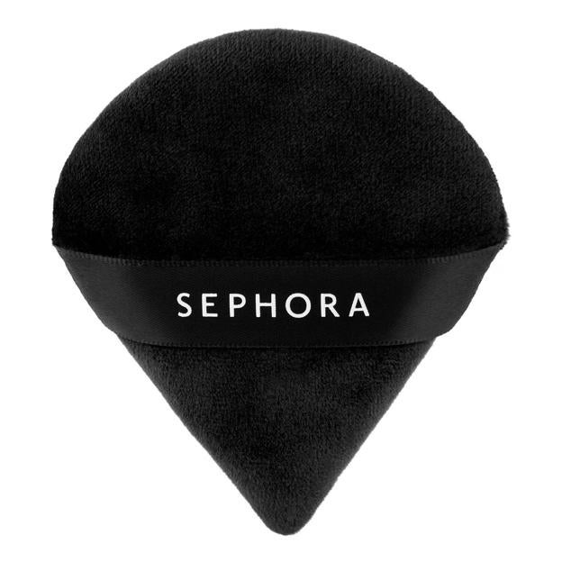 Brocha triangular de Sephora.