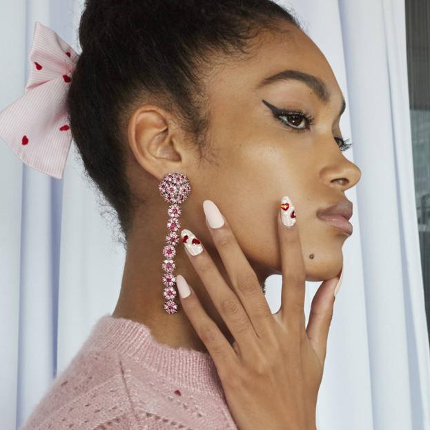 10 ideas de uñas coquette para llevar la manicura viral más romántica esta primavera