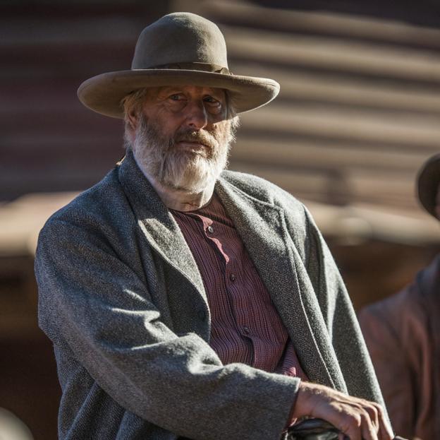 Jeff Daniels como el malvado Frank Griffin en la miniserie de Netflix, Godless.