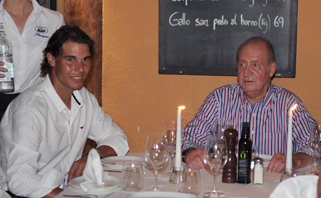 Rafael Nadal y el rey Juan Carlos, en una cena entre amigos. 