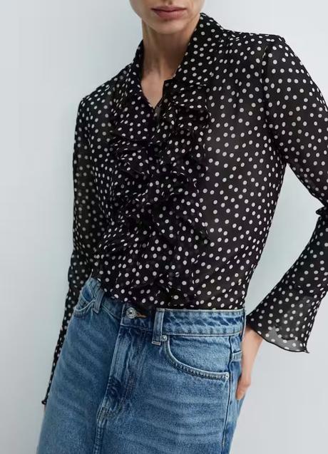 Camisa con estampado de lunares de Mango (35,99 euros)