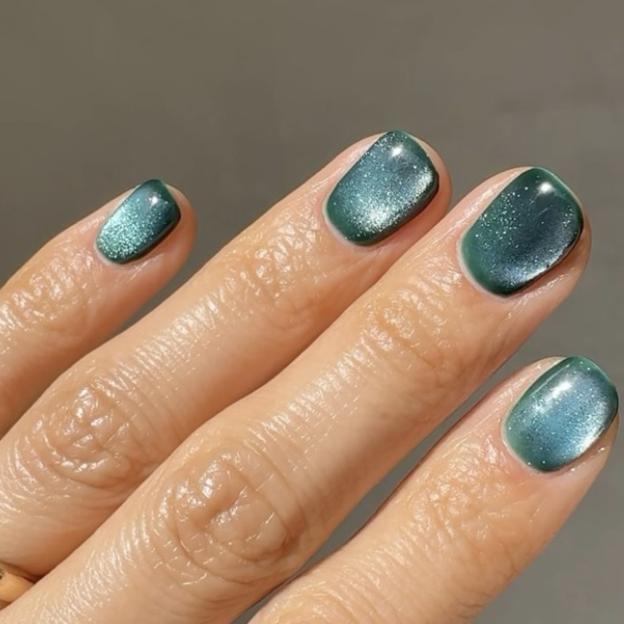 Esta es la manicura de uñas con aires mediterráneos perfecta para soñar ya con el verano