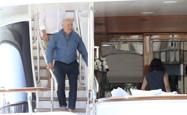 Amancio Ortega a bordo de uno de sus yates. 