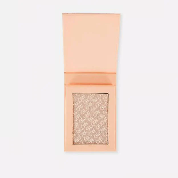 Pearl Glow Highlighter. Precio: 4 euros