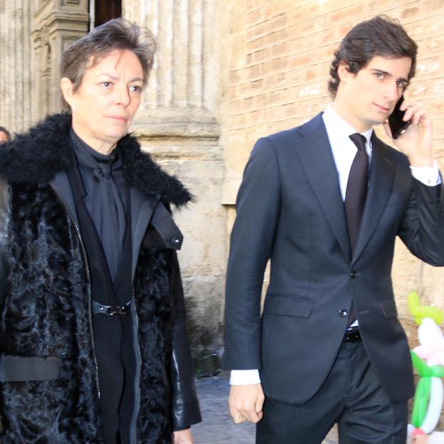 Matilde Solís, con su hijo, Fernando Fitz-James Stuart. 