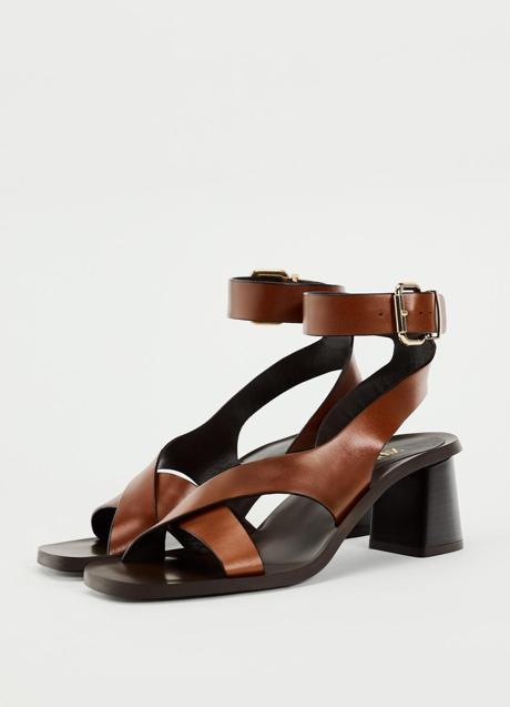 Sandalias marrones de Zara (59,99 euros)