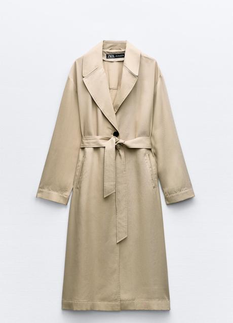 Trench largo de Zara (45,95 euros)