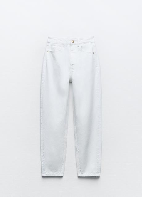 Vaqueros blancos de Zara (25,99 euros)