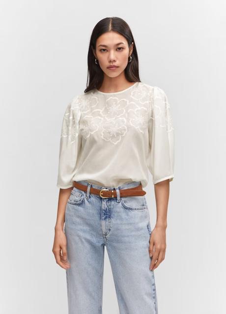 Blusa blanca de Mango (35,99 euros)