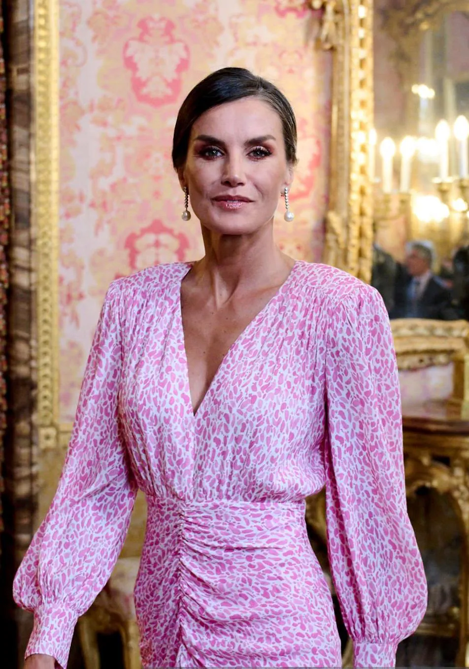 15 vestidos aptos para el calor que llevaría la reina Letizia: si tienes más de 50 años este es tu básico de primavera