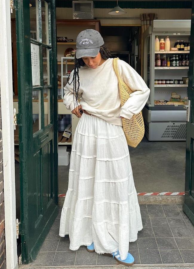 La influencer Amaka con un total look blanco/@amaka.hamelijnck