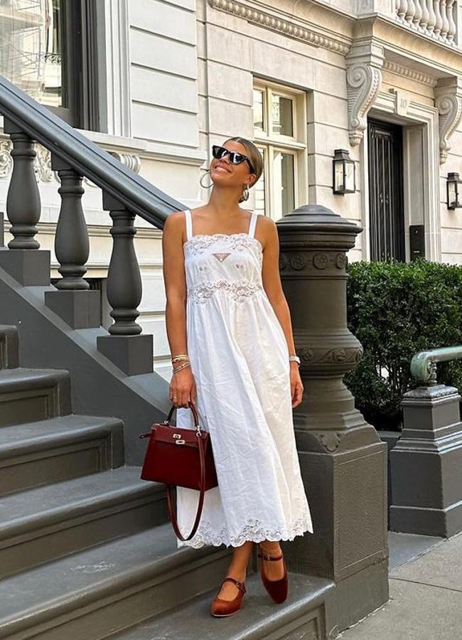 Sofia Richie con un vestido blanco/@sofiarichiegrainge